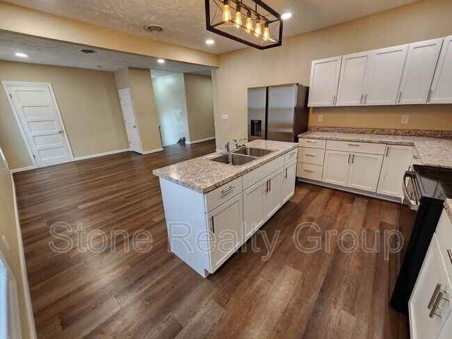 Building Photo - 1423 Maple Ave