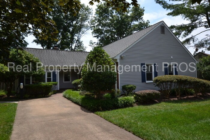Foto principal - 12011 Trossack Rd