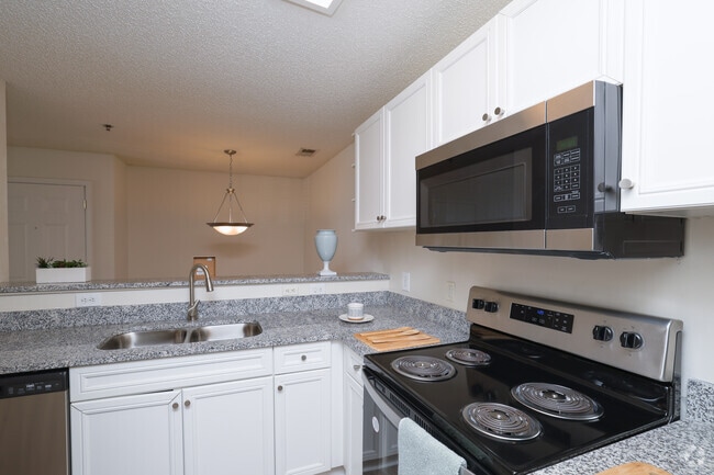3BR, 2BA - 1,091SF - Kitchen - Rosewood at Clemson