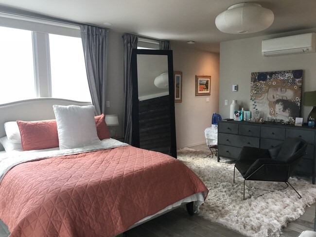 Master bedroom - 418 19th Ave E