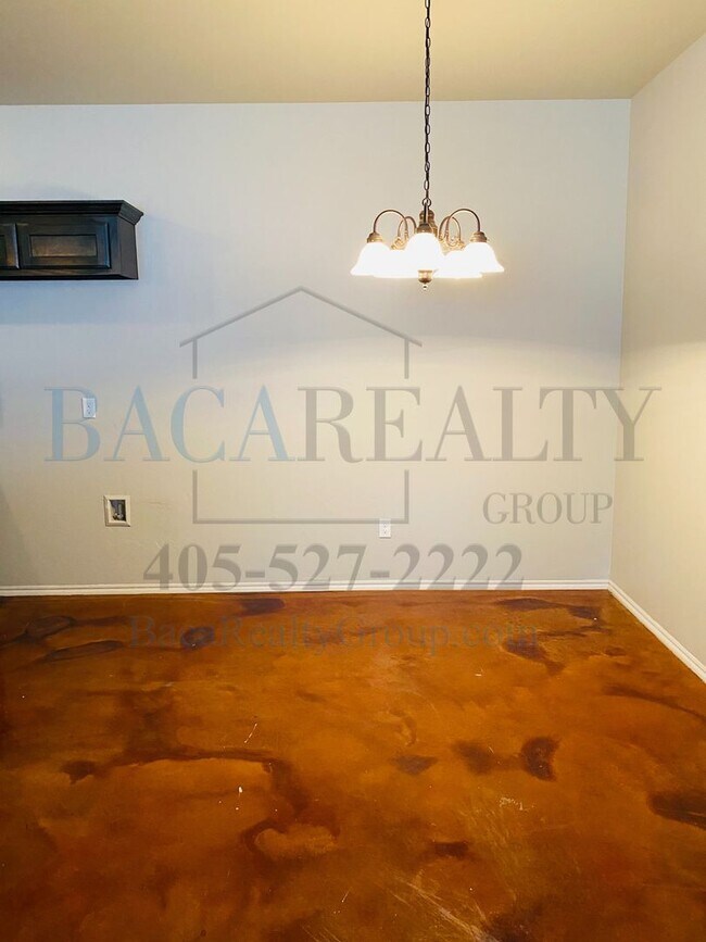 Foto del edificio - 3br 2ba duplex with 2 car garage!