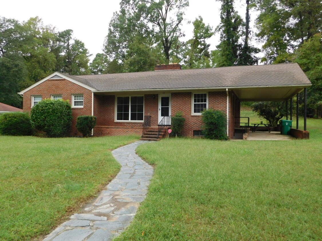 Foto principal - Brick Ranch in Colonial Heights