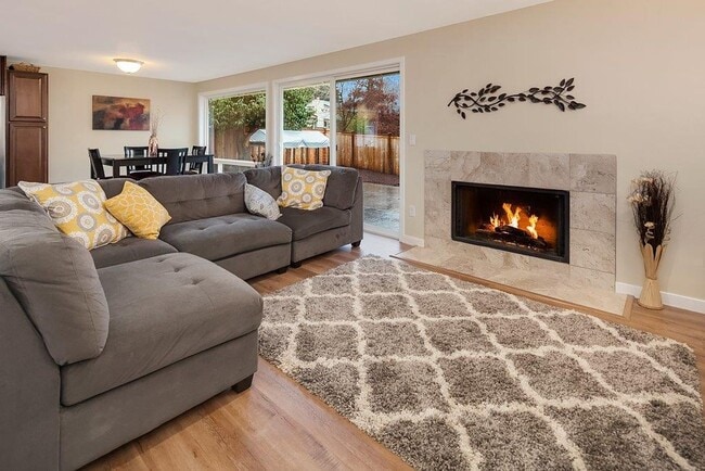 Building Photo - 3bd/1.75ba Redmond Home