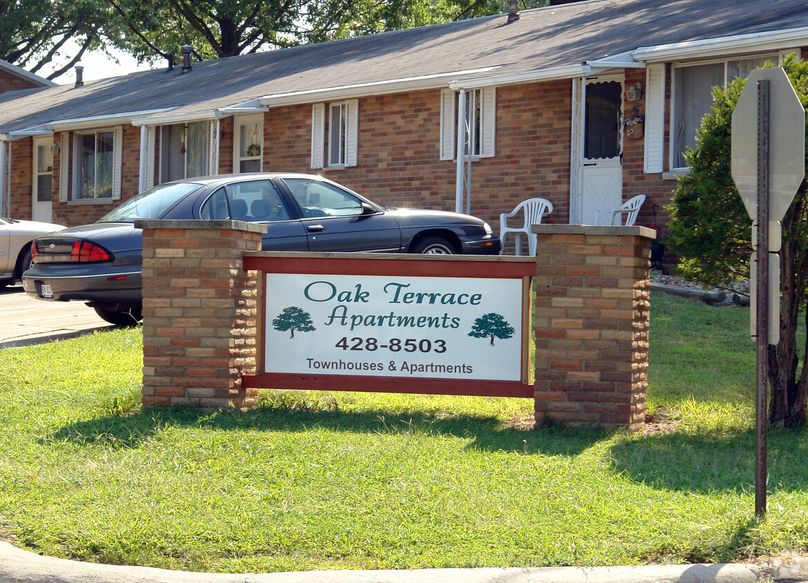 Entrada - Oak Terrace Apartments