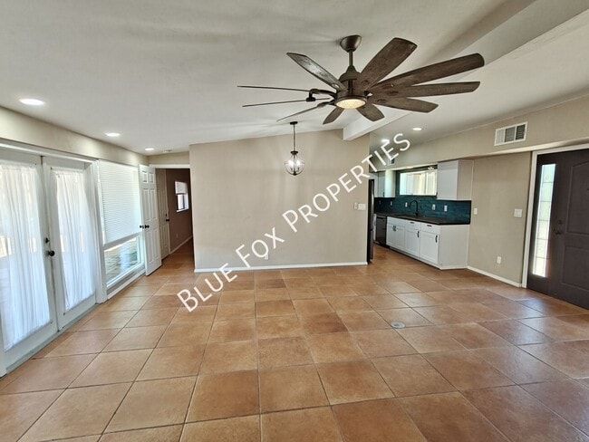 Building Photo - 5449 E Holmes St