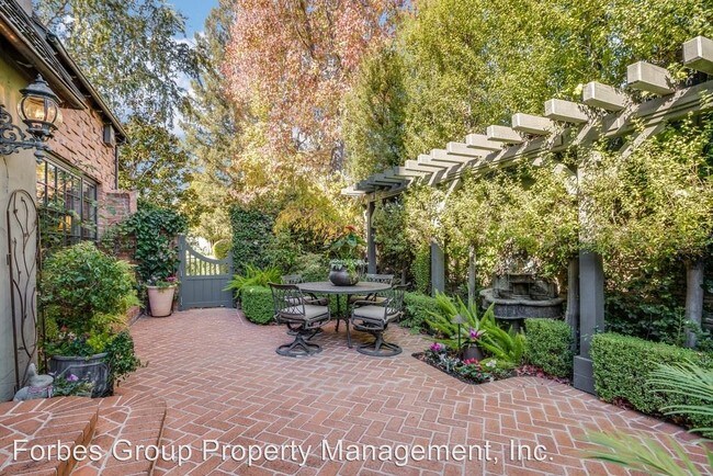 Foto del edificio - 3 br, 2.5 bath House - 530 Monterey Ave.