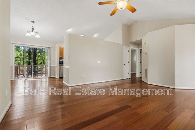 Photo - 106 Laura May Ln House