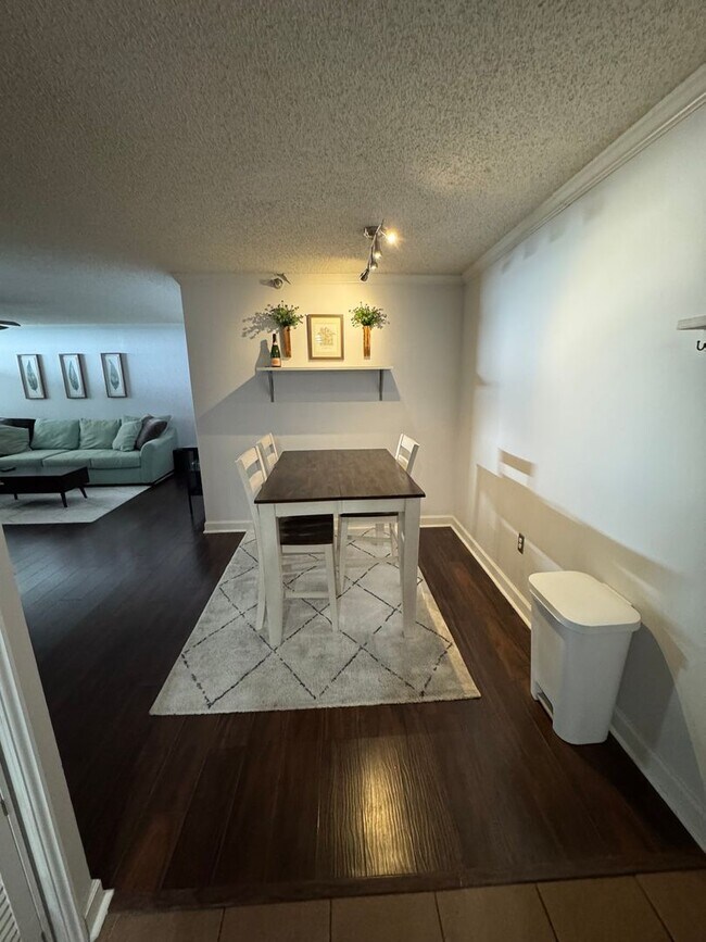 Foto del edificio - 2 Bed/1 Bath FULLY Furnished Condo at City Heights!