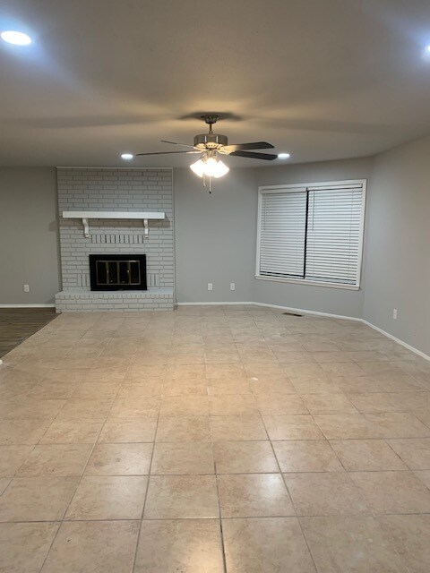 Building Photo - 1003 W Banz Rd