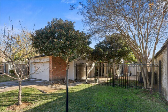 Foto del edificio - 4123 Yupon Ridge Dr