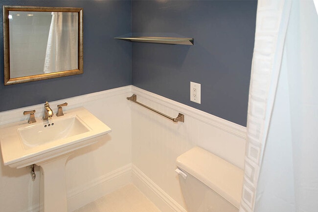 Photo - Large 2br/2ba - All utilities included in rent Apartment