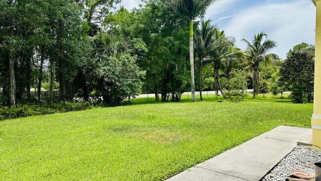 Foto del edificio - 16611 68th St N