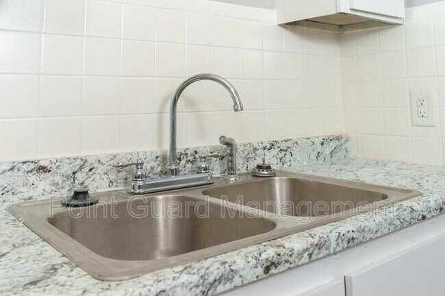 Foto del edificio - 2626 W 9th St N