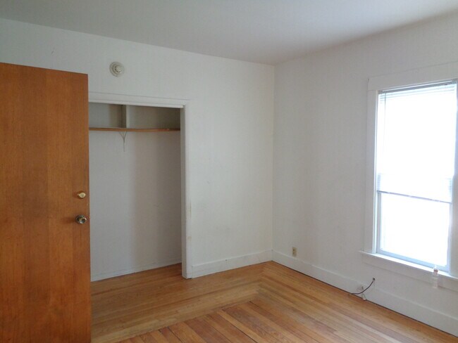 Building Photo - 328 Augusta Ave