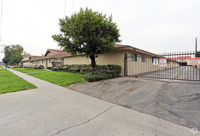 Building Photo - Vista Tierra Apartment Homes