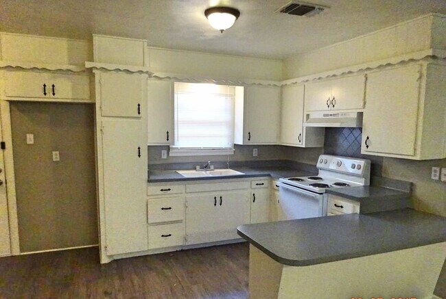 Foto del edificio - Duplex Located Near Take-Out, Park, & Clos...