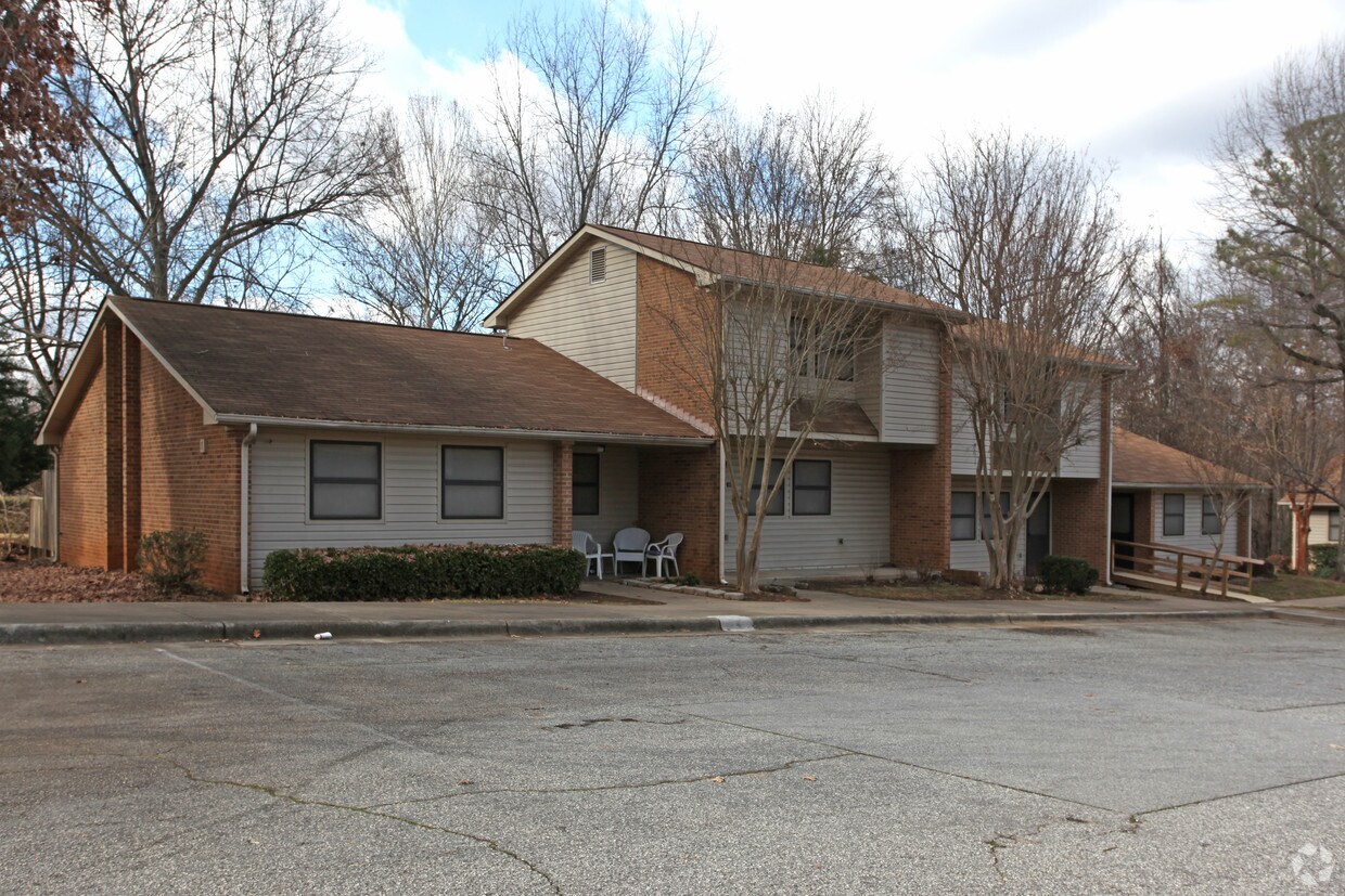 Foto del edificio - Lakespring Apartments