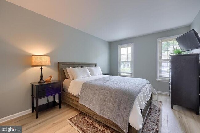 Foto del edificio - Lovely Elizabethtown Cape offers 3 bedroom...