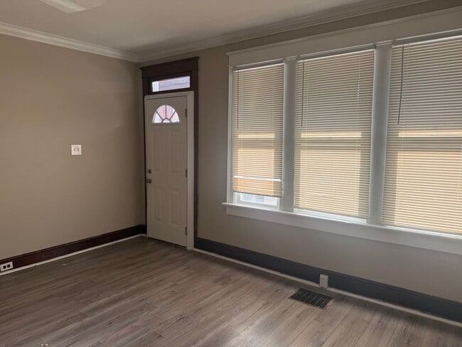 Building Photo - 823 Pine St