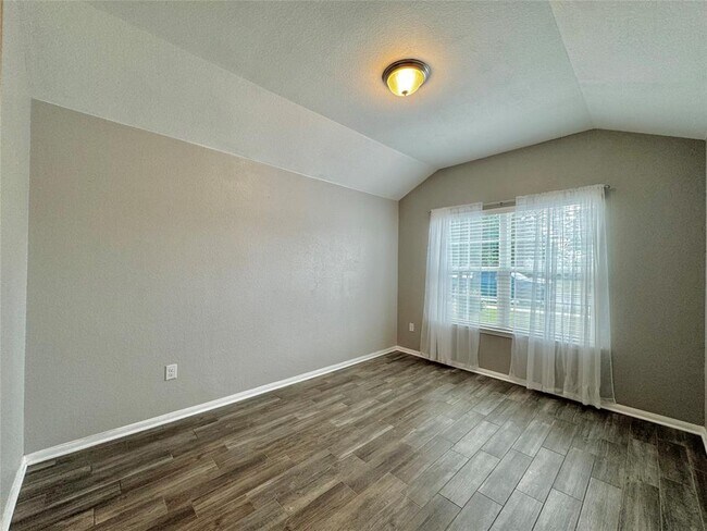 Building Photo - 715 Luna Vista Dr