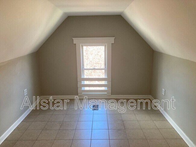 Building Photo - 3315 Woodbridge Ave