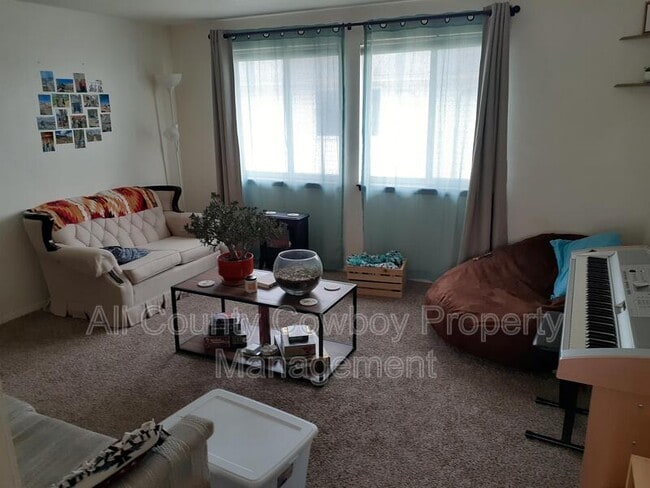 Building Photo - 527 Spring Creek Dr