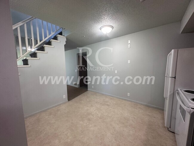 Building Photo - 15986-4 Arrowhead Road-