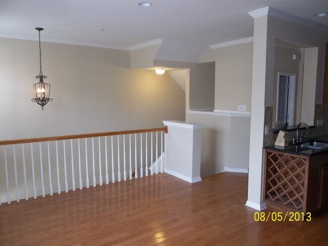 Building Photo - 4 bed 3.5 bath Townhouse Vineyard Square