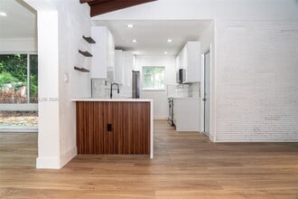 Building Photo - 220 NW 112th Terrace