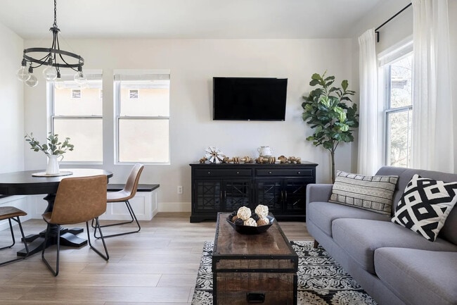Interior Photo - 156 W Laurel Ct