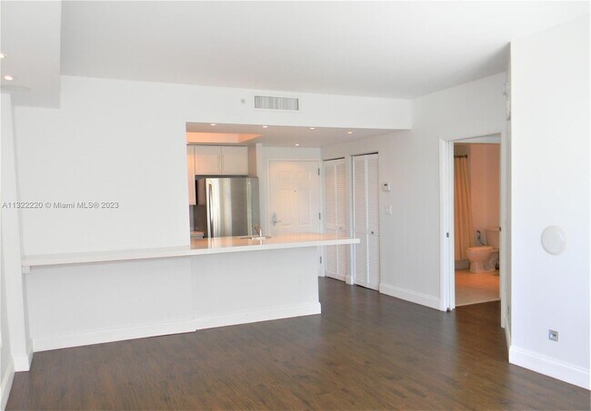 Building Photo - 2000 N Bayshore Dr