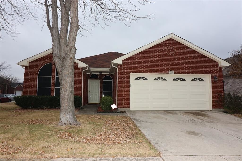 1921 Chandler Ln, Arlington, TX 76014 House for Rent in Arlington, TX