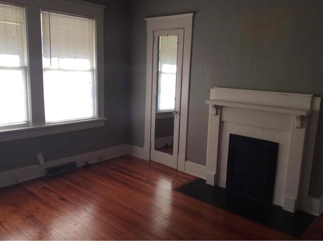 Building Photo - 2159 Kings Way