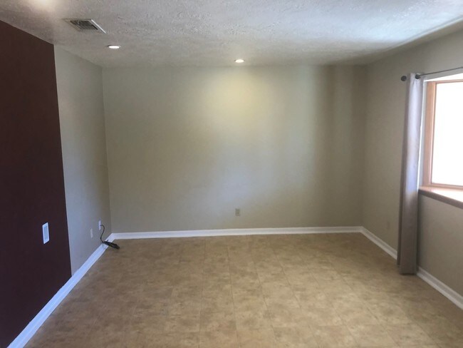 Building Photo - 3 br, 2 bath House - 401 Mission Arch Drive