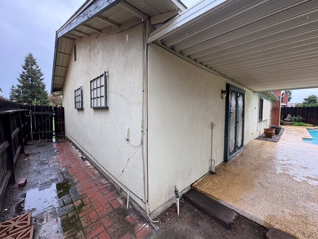 Foto del edificio - SW Visalia Home Available Now!