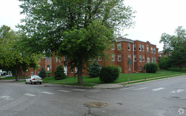 Foto del edificio - Hillside Court Apartments