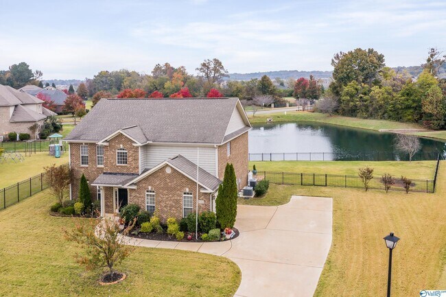 Foto del edificio - 16222 Chowning Dr