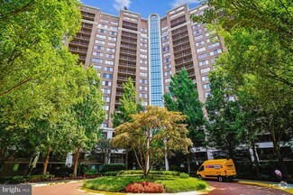 Building Photo - 10101 Grosvenor Pl