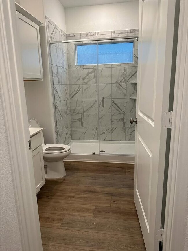 Foto del edificio - Room in Apartment on Catahoula Dr