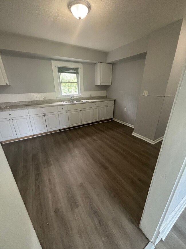 Building Photo - 3bd Single Cash Pay