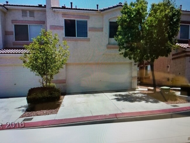 Building Photo - 3 BEDROOM, 2.5 BATH GATED COMMUNITY 2 YR L...