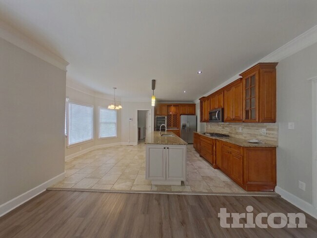 Building Photo - 790 James Madison Dr