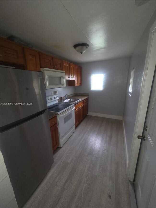 Foto del edificio - 4017 SW 24th St