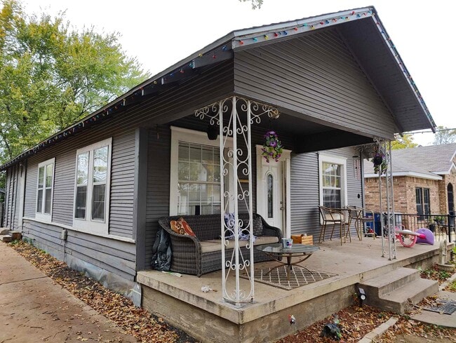 Building Photo - 2605 Birmingham Ave