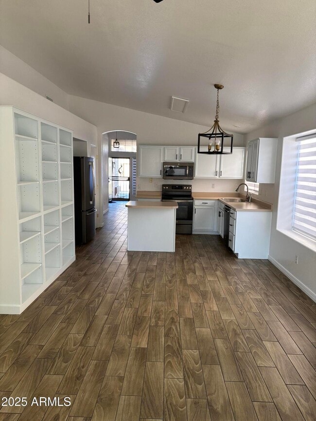 Foto del edificio - 249 W Grovers Ave