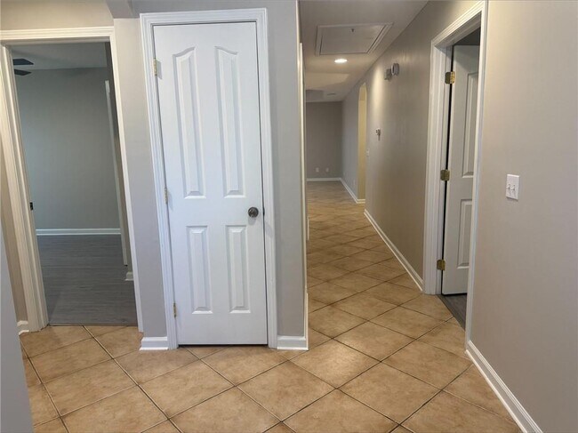 Foto del edificio - 106 Windridge Dr