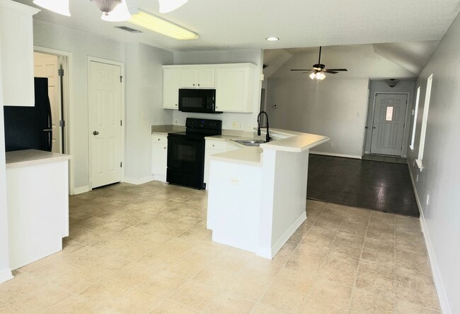 Building Photo - *****AVAILABLE NOW*****