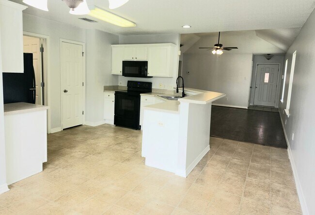 Foto del edificio - *****AVAILABLE NOW*****