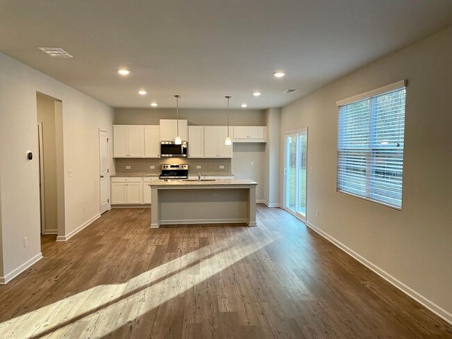 Foto del edificio - 396 Summerwood Ln