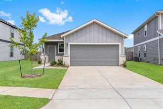 Building Photo - 5507 Broad Spruce St Building Photo - 5507 Broad Spruce St